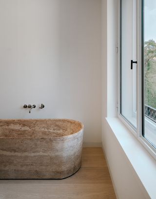 stone bathtub at Kolberger5 Euroboden by david chipperfield and StudioMarkRandel