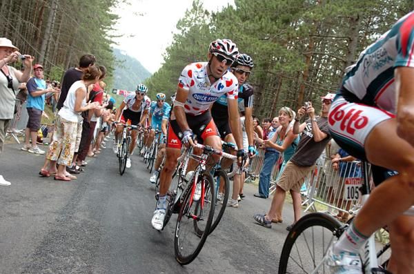 J&eacute;r&ocirc;me Pineau (Quick Step) would surrender the polka dot jersey to French rival Anthony Charteau (Bbox Bouygues Telecom).