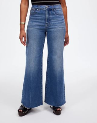 MW, Curvy Flared Wide-Leg Jeans in Oneida Wash