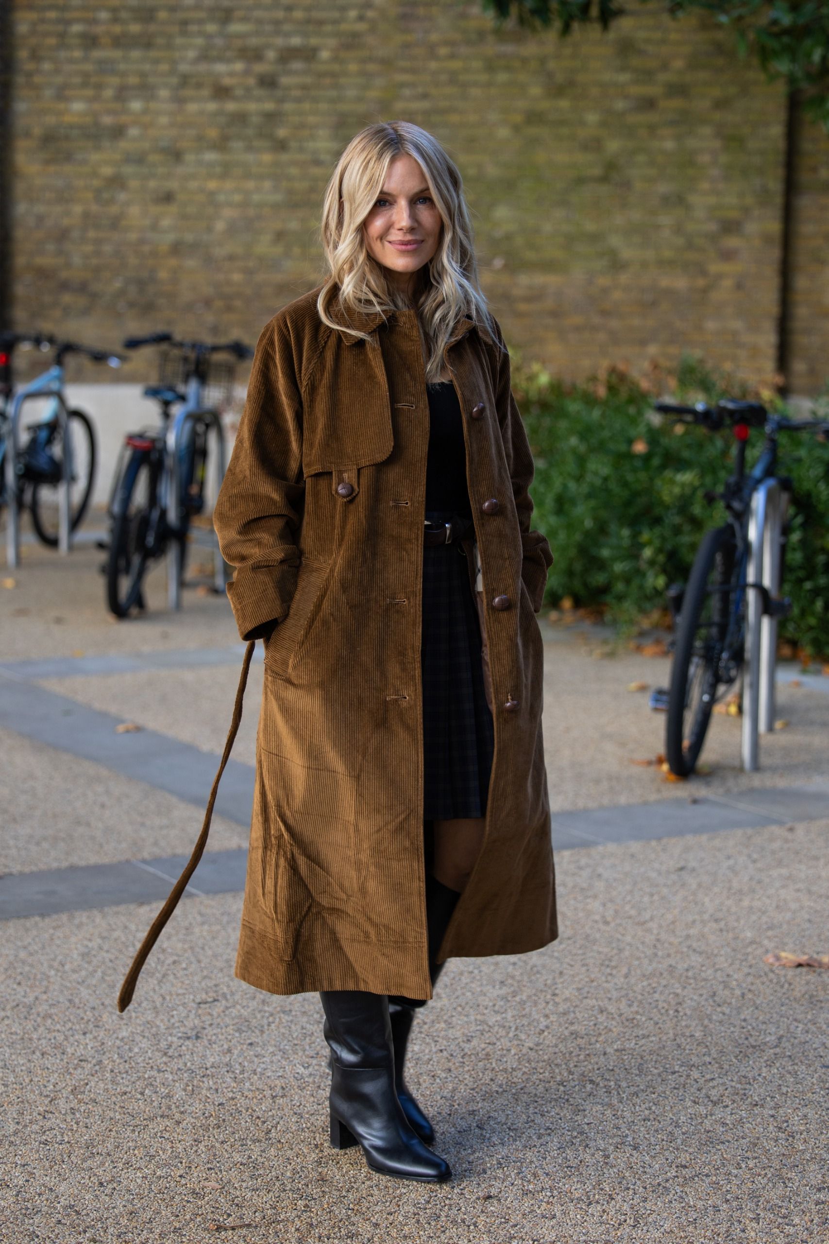 fall winter trends worn by London girls: Sienna Miller's corduroy trench coat