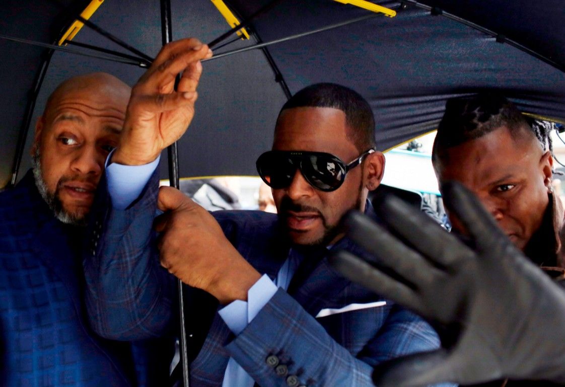 Tape ‘showing R Kelly sexually abusing girls’ handed to police | The Week