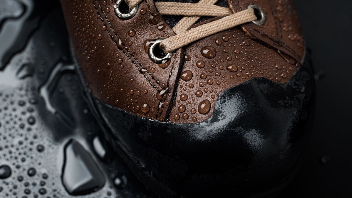 How to waterproof hiking boots how to keep your feet dry Advnture