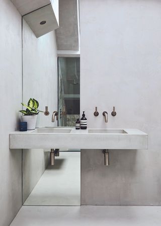 How to design a bathroom in an awkward space with double sink vanity in microcement