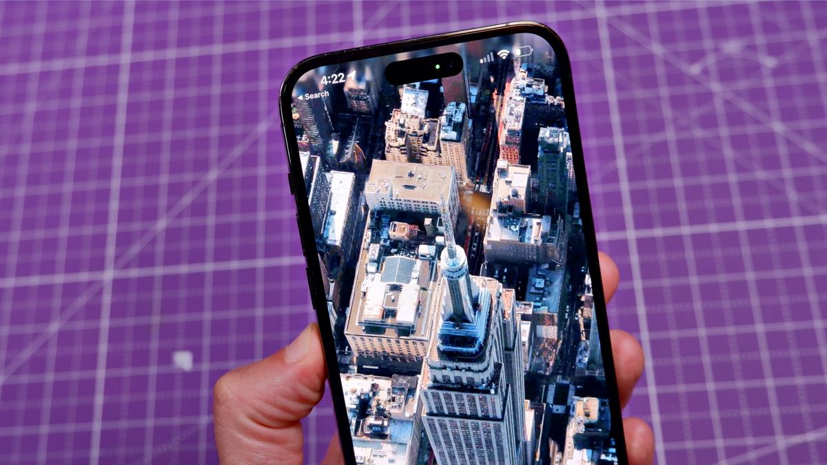 Apple Maps 3D flyover on iPhone