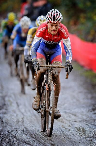 Lars Boom comes to front.