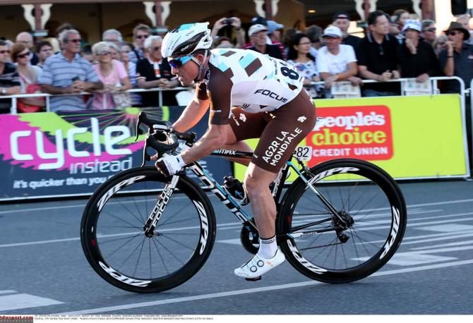 Samuel Dumoulin's gear have cables because they're SRAM's wireless electronic system
