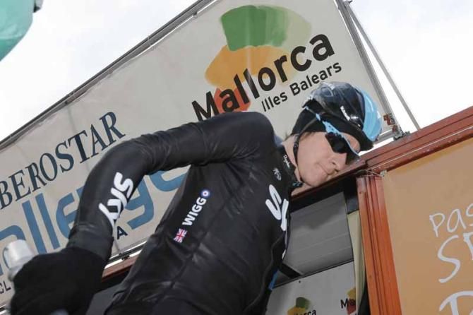 Bradley Wiggins (Team Sky) signs on