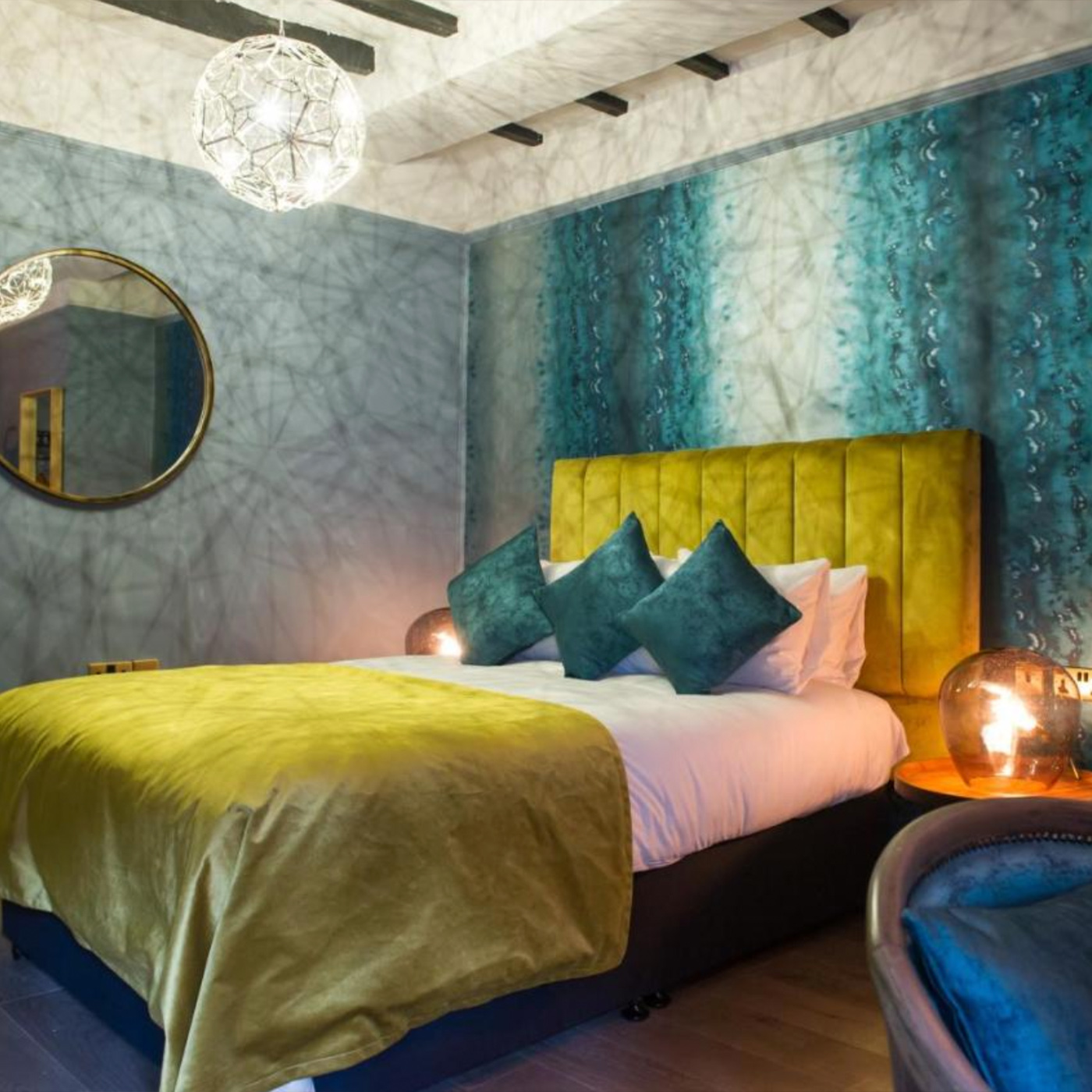 Teal room in The Bulls Head