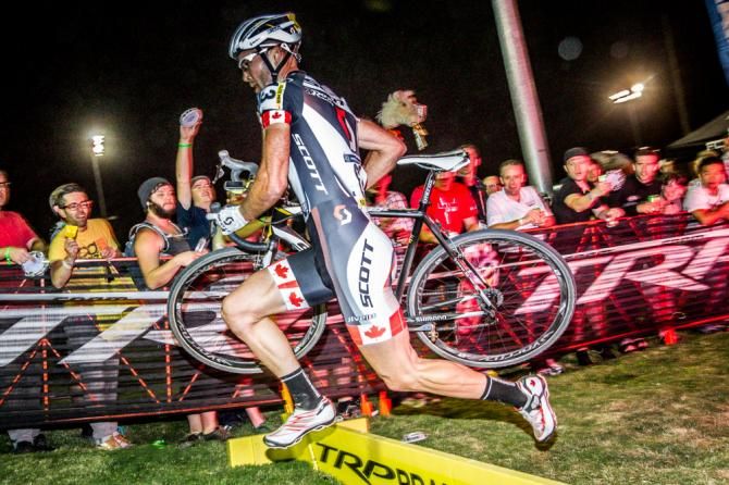 Jeff Kabush (Scott) had smooth dismounts to get through the barrier section.