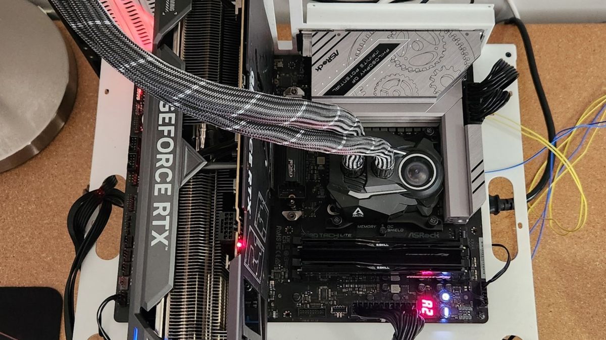 ASRock Z890 Taichi Lite Review: Slimmed down Taichi for the mid-range