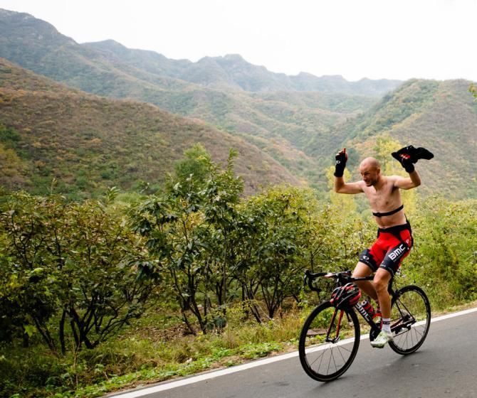 BMC's Stephen Cummings sheds his base layer during the Tour of Beijing.