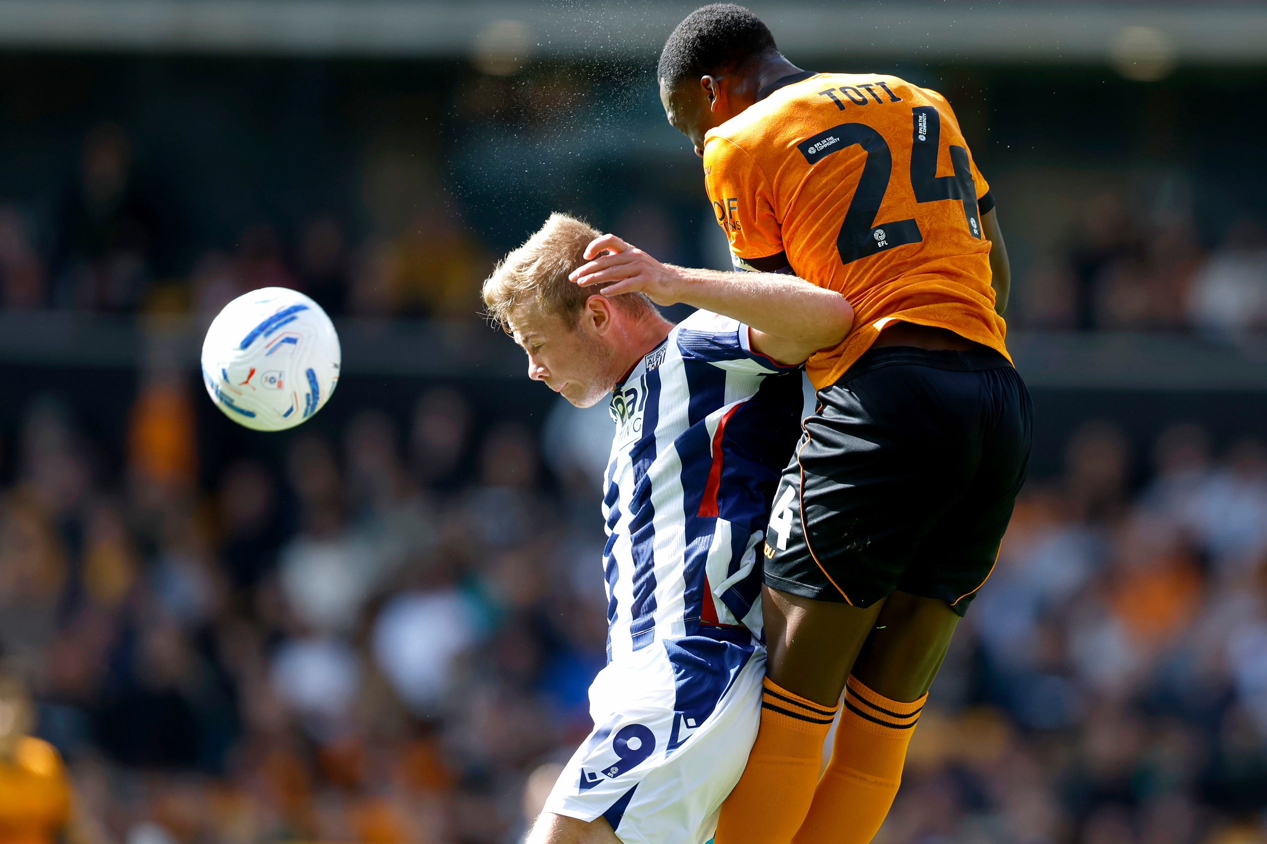 Aune Heggebo and Toti competing for the ball at Molineux