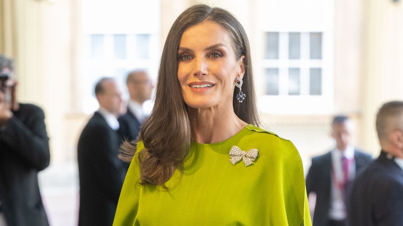 Queen Letizia&#039;s lime green ruched dress as she attended the Coronation Reception