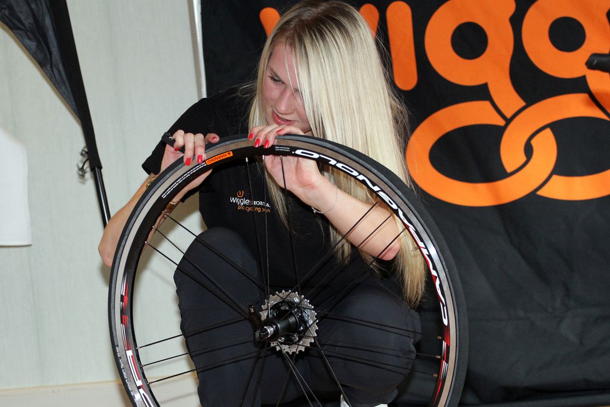 Anna Christian does her tyre chllenge