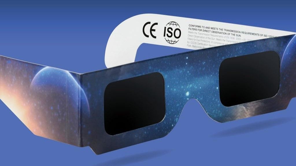 Watch the eclipse through your smartphone with these cheap solar glasses