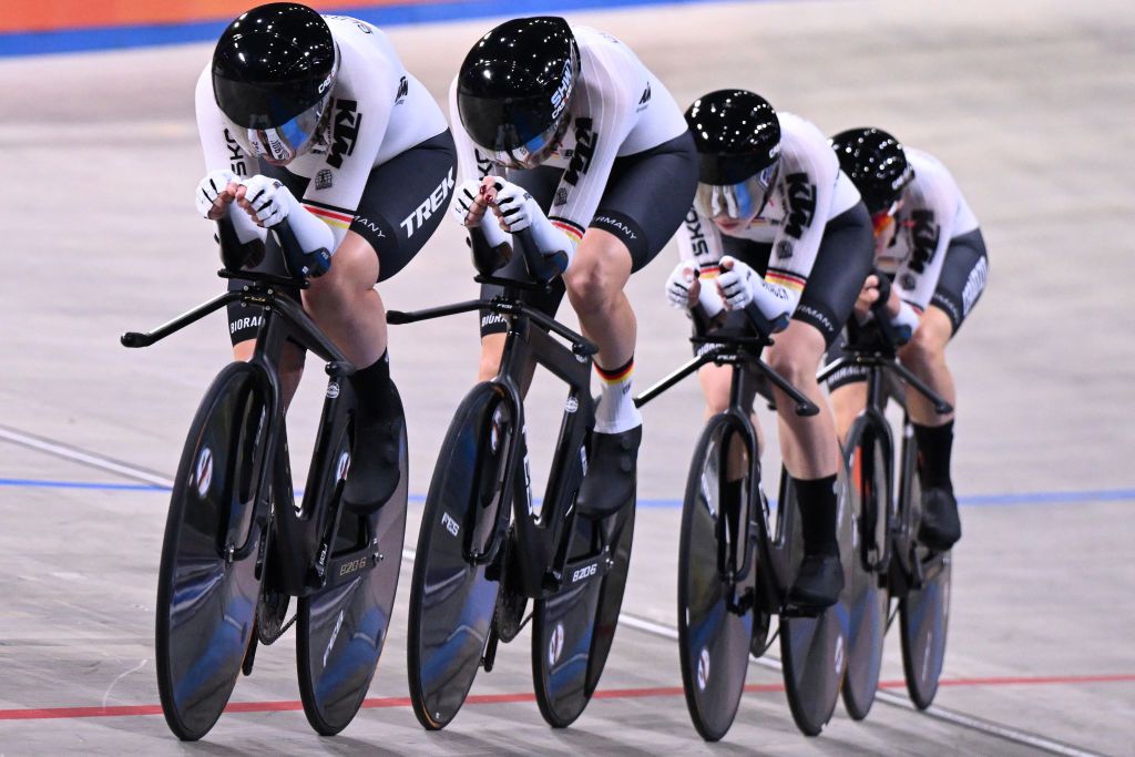 Germany&#039;s women&#039;s team pursuit squad in action