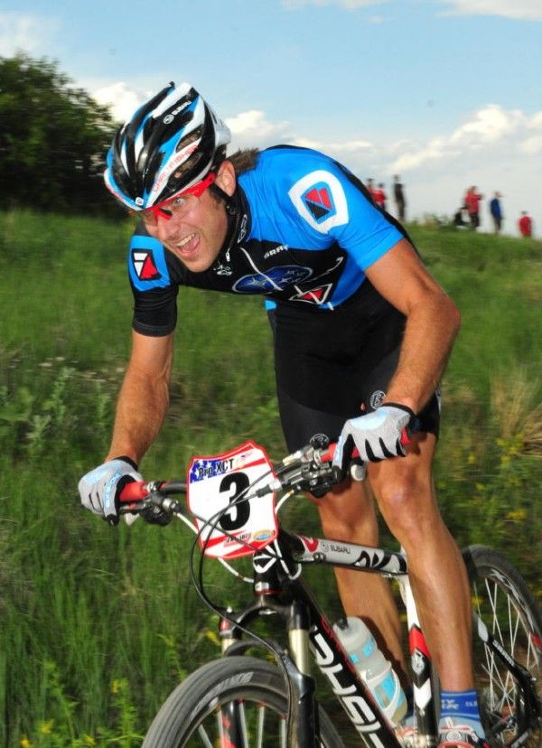 Jeremy Horgan-Kobelski (Gary Fisher-Subaru) does his best to catch Todd Wells (Specialized)