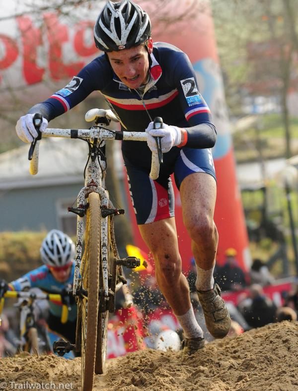 Quentin Jauregui (France) running one of the many sandy climbs