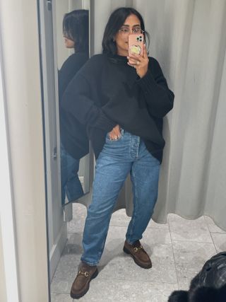 @chiarasatelier wears Sezane's Brut Sexy Jeans