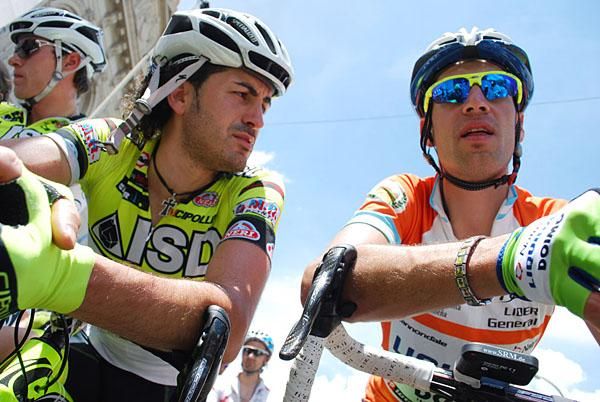 Vincenzo Nibali (right) has a chat before the stage start.