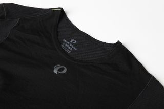 The layer uses different fabrics in key places to optimise fit and wicking