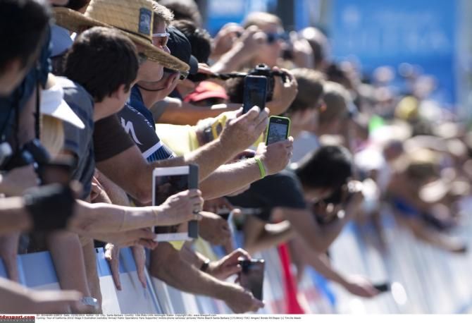 Fans try to get the shot