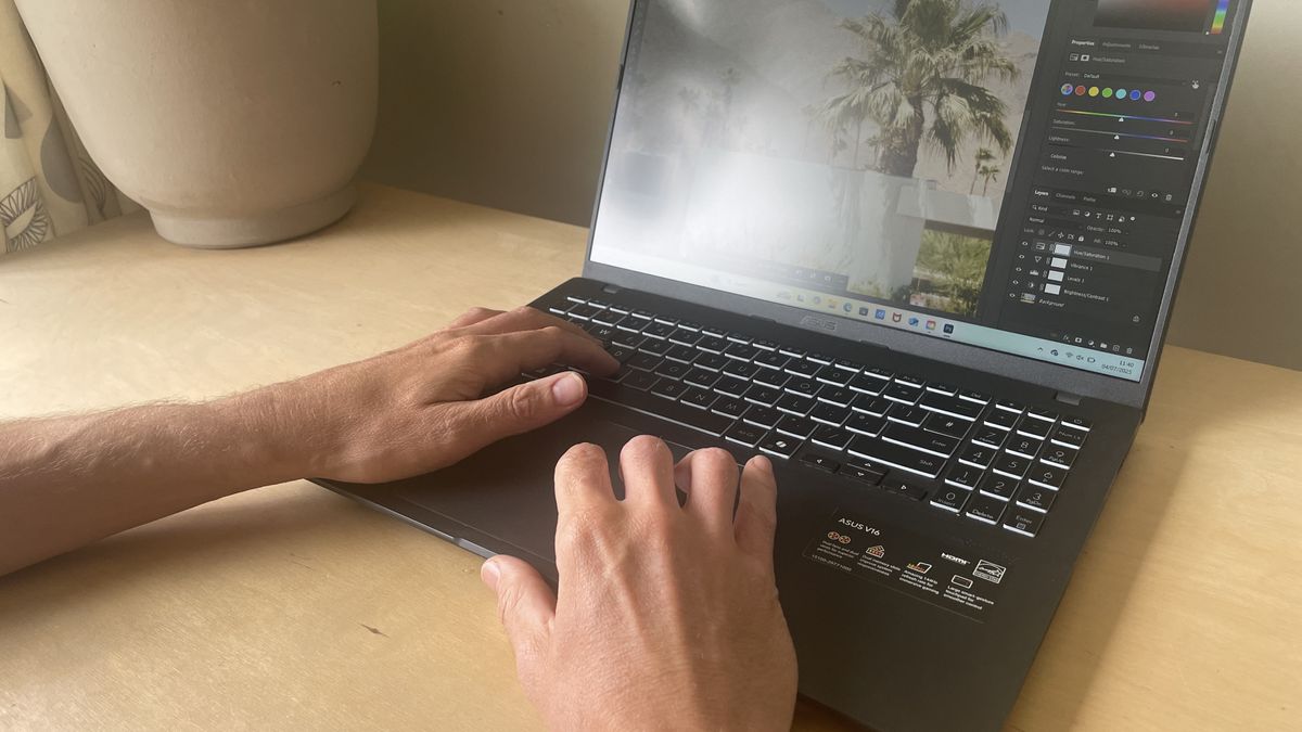 ASUS V16