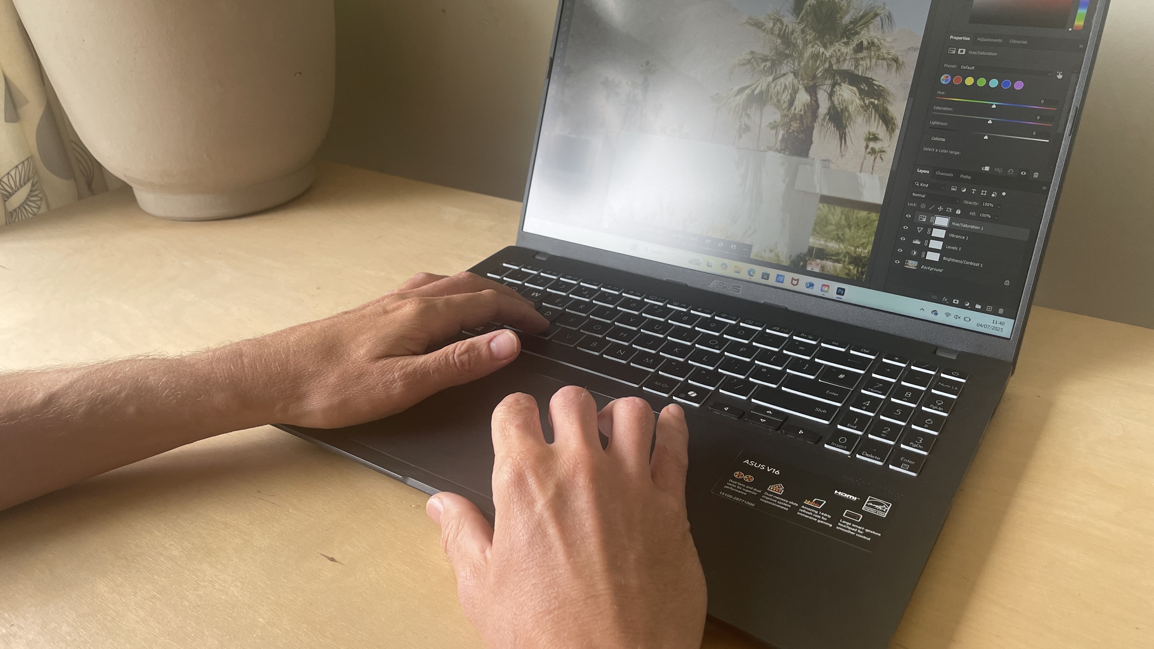ASUS V16