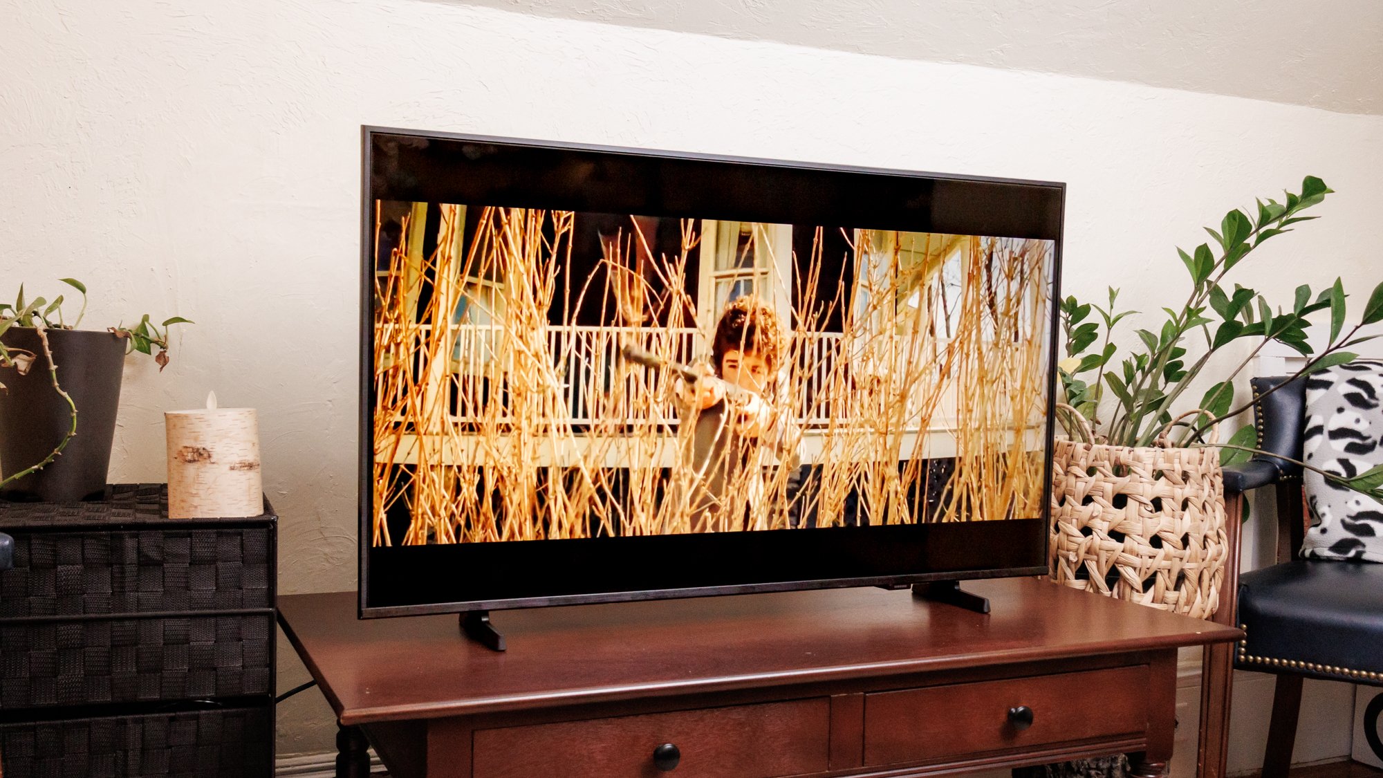 A Samsung F6000F LED TV on a side table.