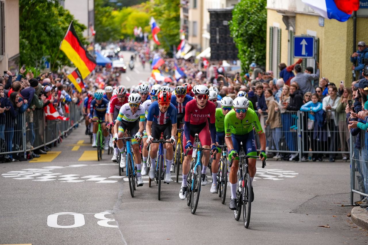 Peloton during men&#039;s road race at the 2024 Zurich Worlds