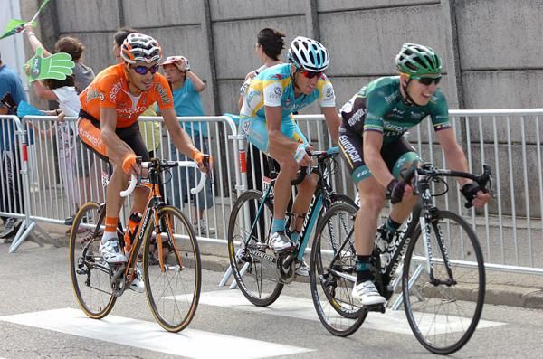 Egoi Martinez (Euskaltel-Euskadi), Robert Kiserlovski (Astana) and Cyril Gautier (Europcar) are inside the final kilometre and are racing for third place.