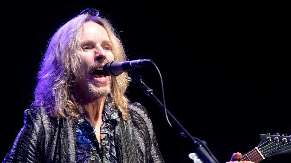 Tommy Shaw onstage