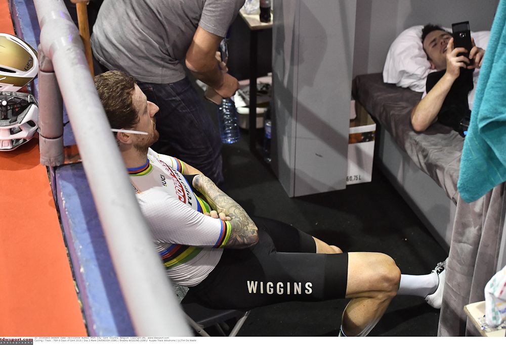 Bradley Wiggins and Mark Cavendish relax between races at the Gent Six day