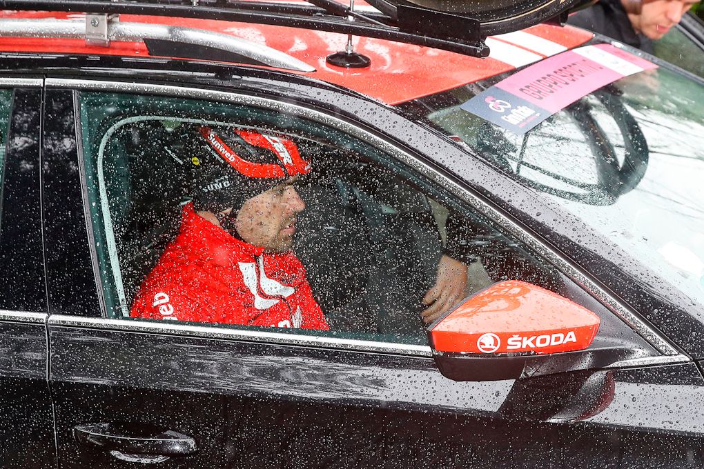 Tom Dumoulin abandons the 2019 Giro d'Italia during stage 5