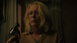Jamie Lee Curtis with a gun in Halloween Ends