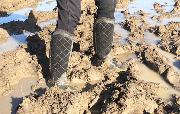 Pacy-II-muckboots-mud.jpg