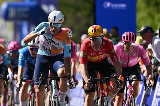 Pays de la Loire Tour: Ethan Vernon sprints to third victory of the season on stage 1