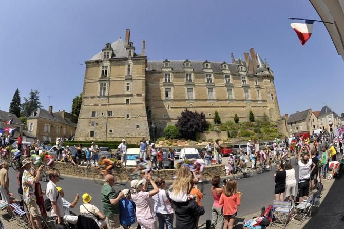 Fans cheer on the peloton