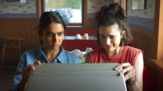 Margaret Qualley and Geraldine Viswanathan in Drive-Away Dolls.