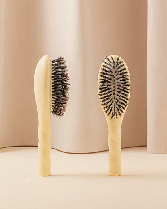 N.01 the Small Shine &amp;amp; Care Hairbrush the Universal Ivory Cair