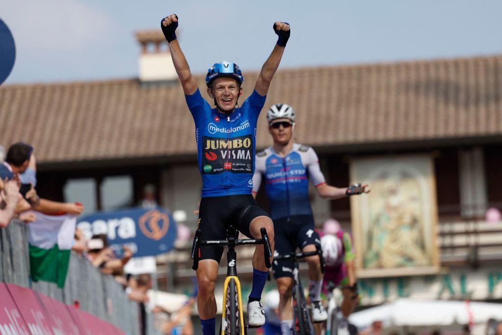 Koen Bouwman (Jumbo-Visma) wins stage 19 of the 2022 Giro d&#039;Italia