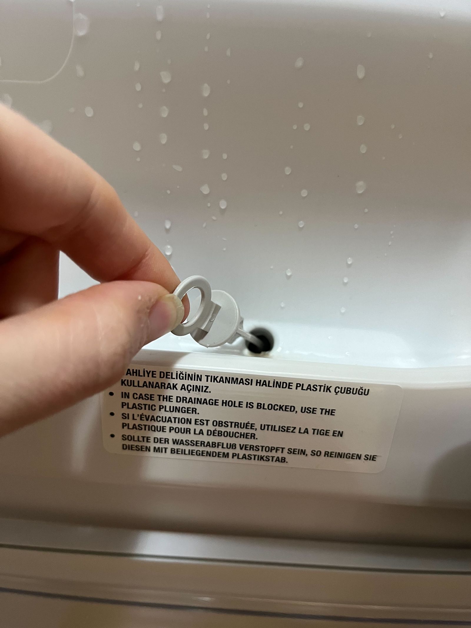 Why is my refrigerator leaking water inside? Experts advise Homes & Gardens