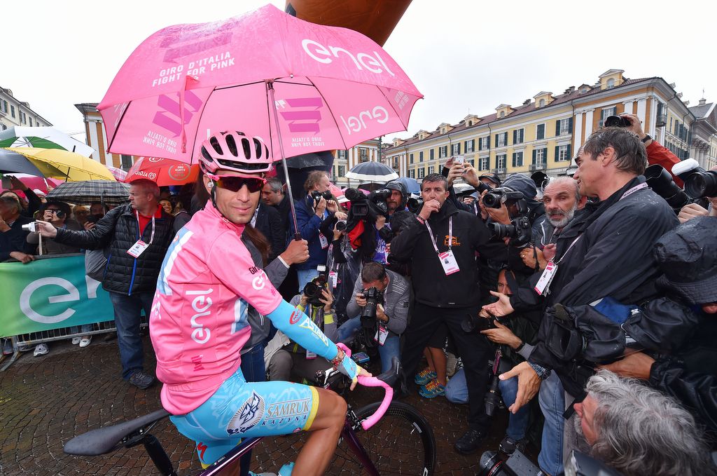 Vincenzo Nibali is kept dry before the start of stage 21