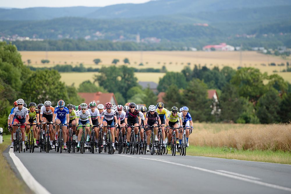 Peloton staying together on the first climb of the evening at Th&uuml;ringen Rundfarht 2016 - Stage 1