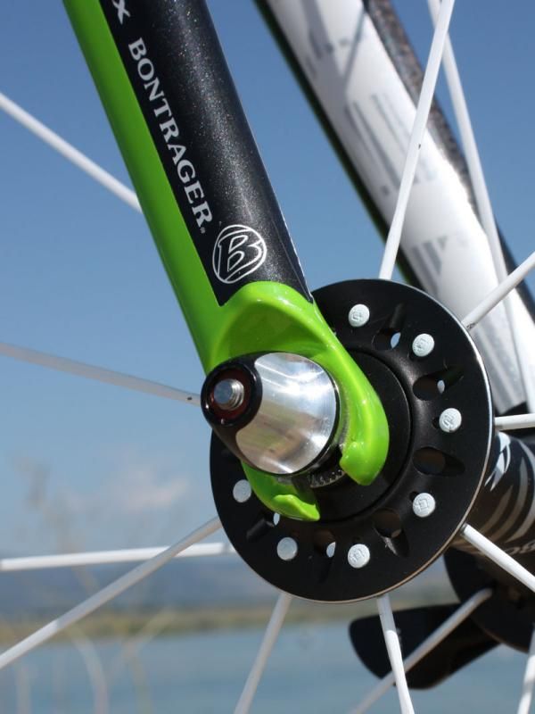 Alloy fork tips are used instead of carbon for durability