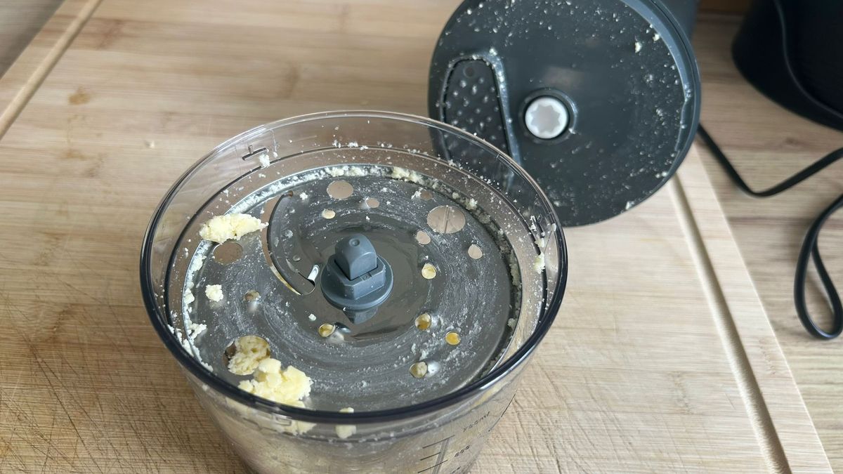 Unshredded cheese on Cuisinart Power Blend Immersion Blender shredding disc