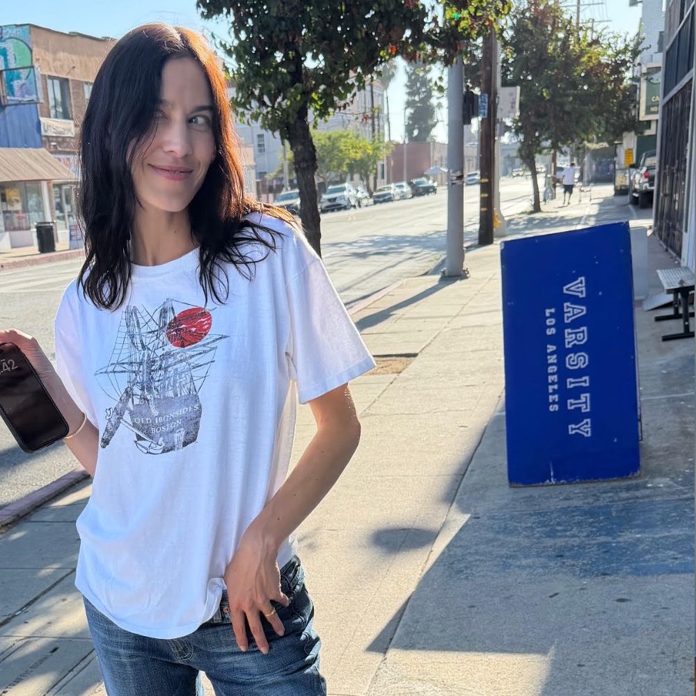  With Dresses and Jeans, Alexa Keeps Coming Back to This French-Girl Shoe Trend 