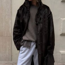 @hannahlewisstylist outfit in rohe fur coat