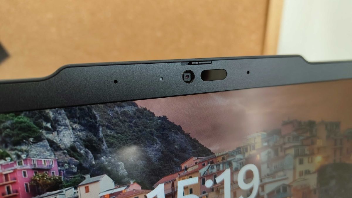 Testing out the Lenovo ThinkPad T14s Gen 6 (AMD) in a home office
