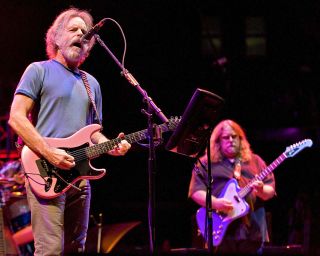 Bob Weir and Warren Haynes live with The Dead in 2009
